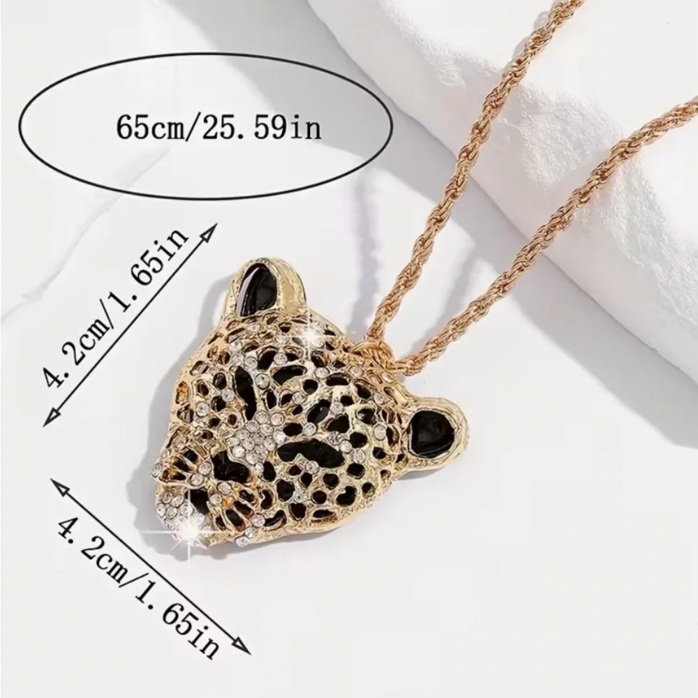 🖤 Betsey Johnson stunning gold & crystal leopard pendant necklace 🖤 - Picture 3 of 4